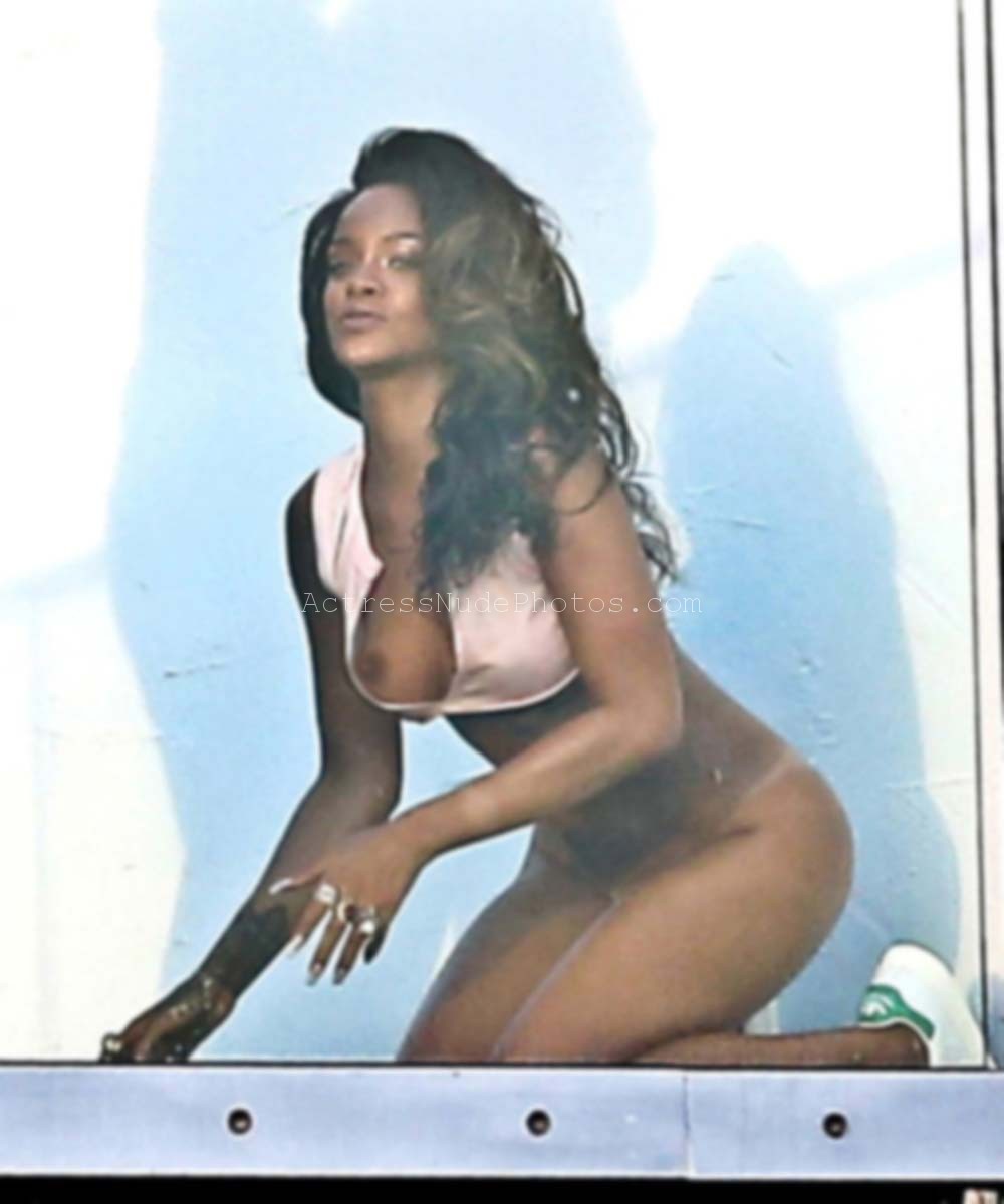 Rihanna nude xxx